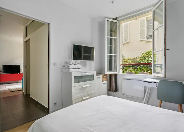 Apartment Charming Design Near Sorbonne Paris